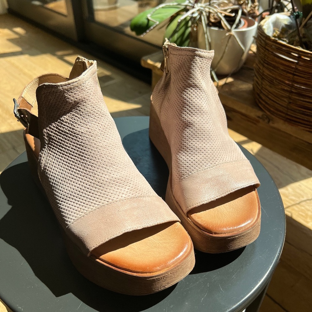 Miss Mooz Size 9 1/2 Wedge Sandals